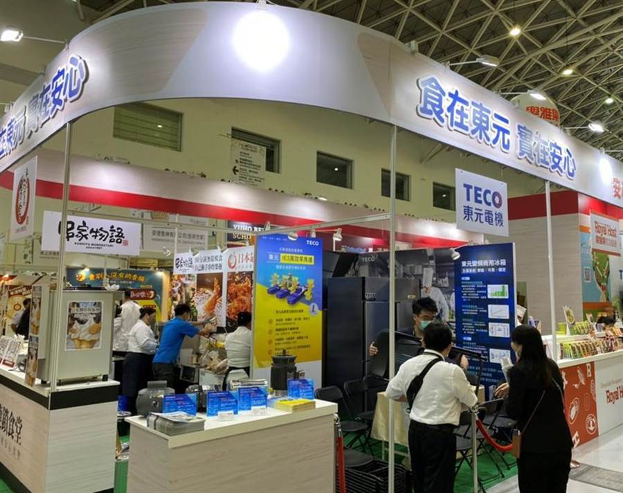 （東元首度以馬達及變頻商用冰箱，與東元集團餐飲事業(yè)攜手參加2020高雄國際食品展，也展出多種應(yīng)用于食品機械設(shè)備的不鏽鋼馬達、鑄鐵殼馬達及單相鐵板殼馬達。圖／東元集團提供）&#xD;&#xA;
